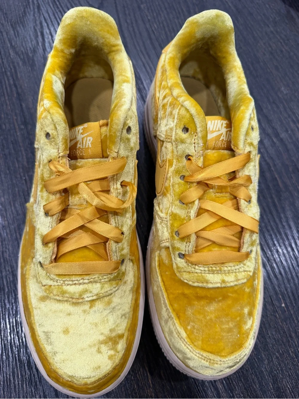Nike Air Force 1 Low Velvet Yellow Men's Sneakers Lace Up Rubber Outsole size 7Y